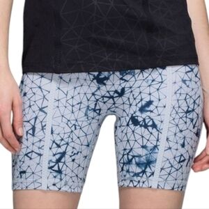 Lululemon Pedal Pace Short Biking Hiking Women size 6 Active Running Grey Navy